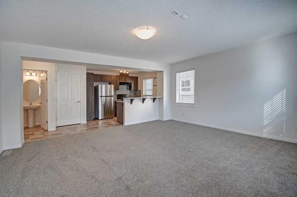 221 Hillcrest Gardens SW