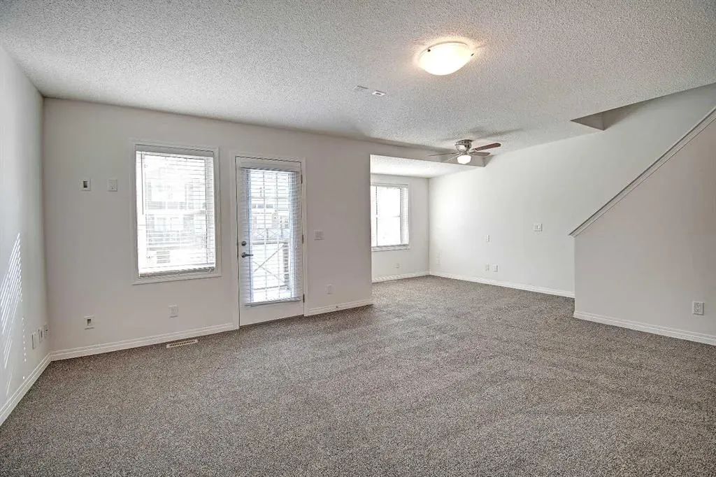 221 Hillcrest Gardens SW