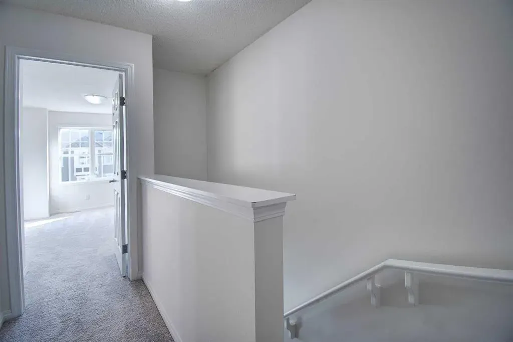 221 Hillcrest Gardens SW