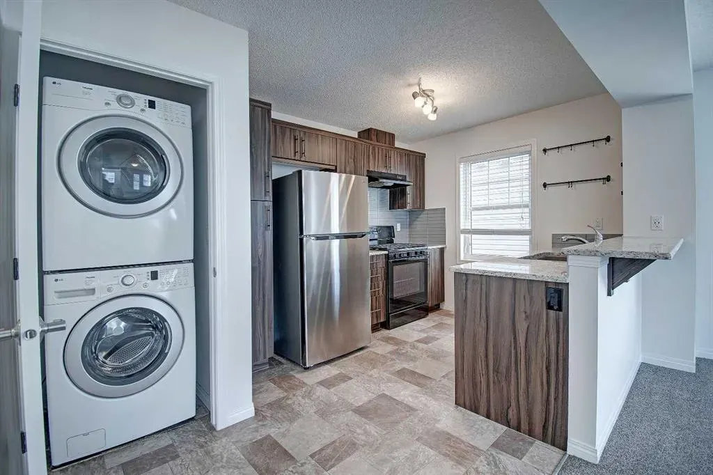221 Hillcrest Gardens SW