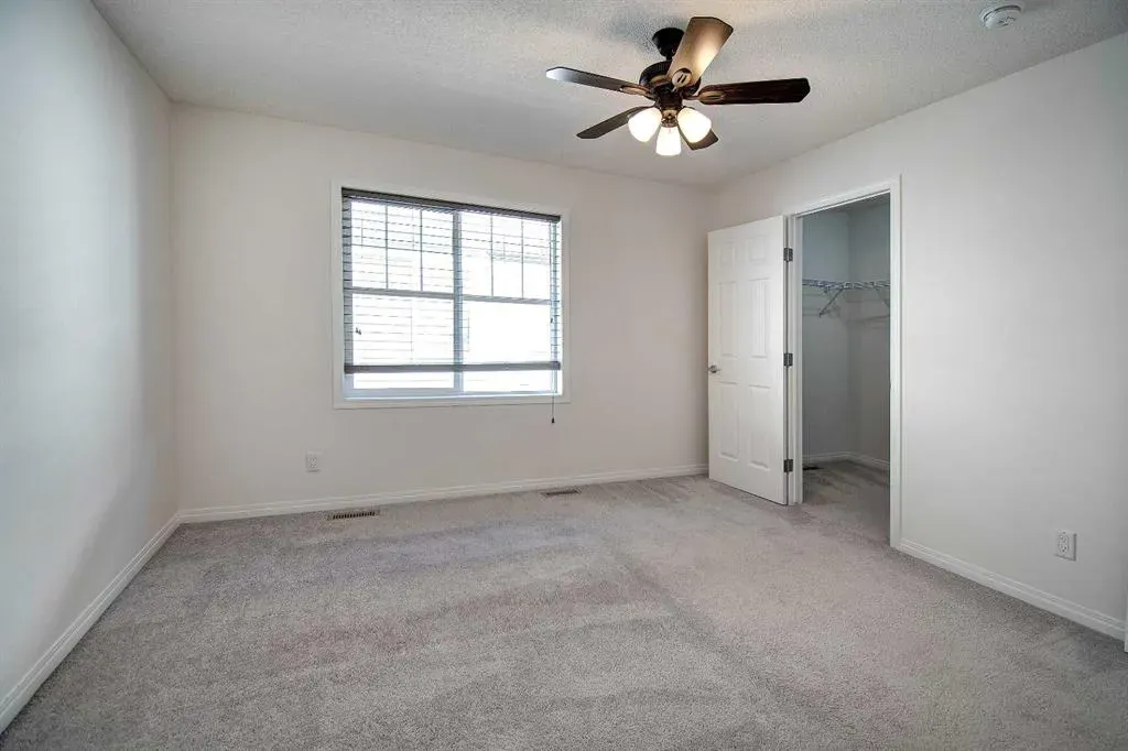 221 Hillcrest Gardens SW