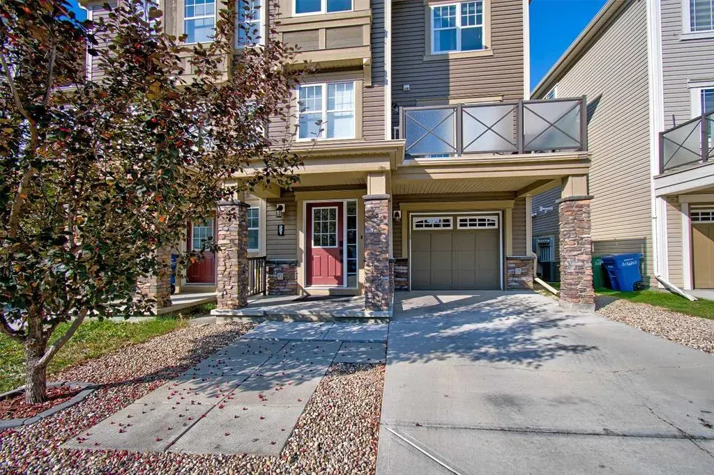 221 Hillcrest Gardens SW
