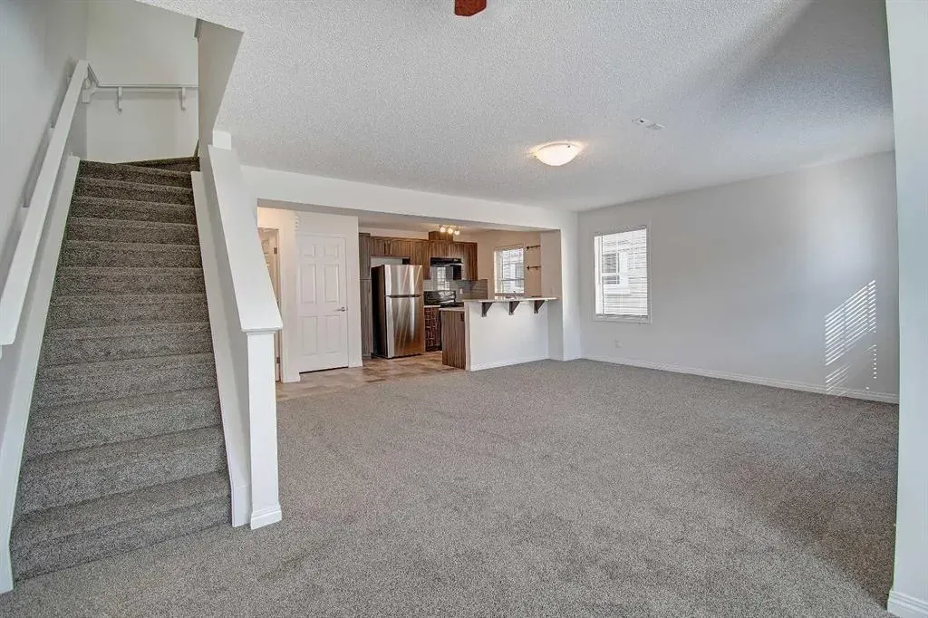 221 Hillcrest Gardens SW