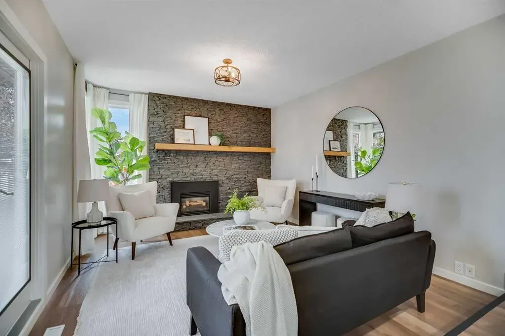 92 Woodford Drive SW