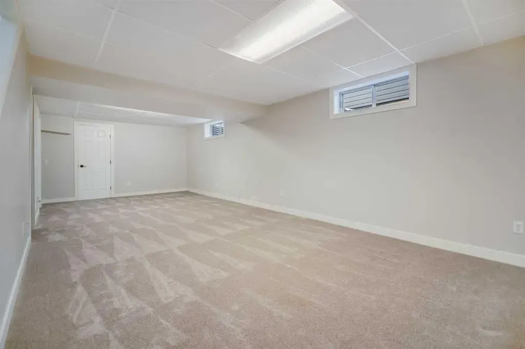 92 Woodford Drive SW