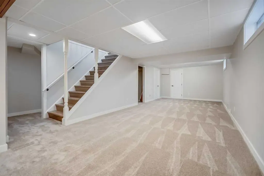 92 Woodford Drive SW