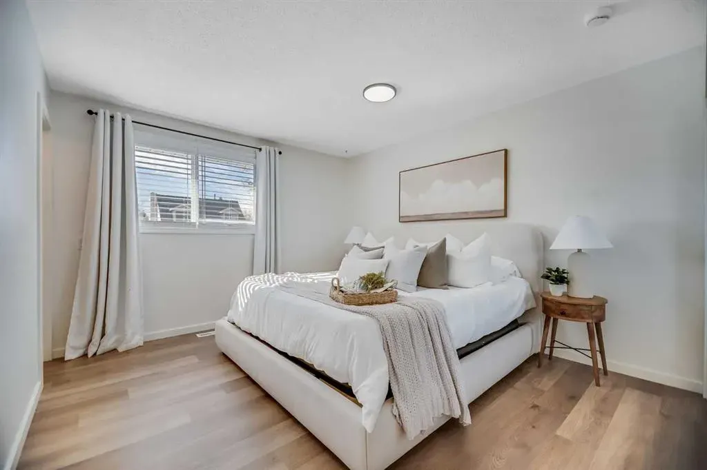 92 Woodford Drive SW