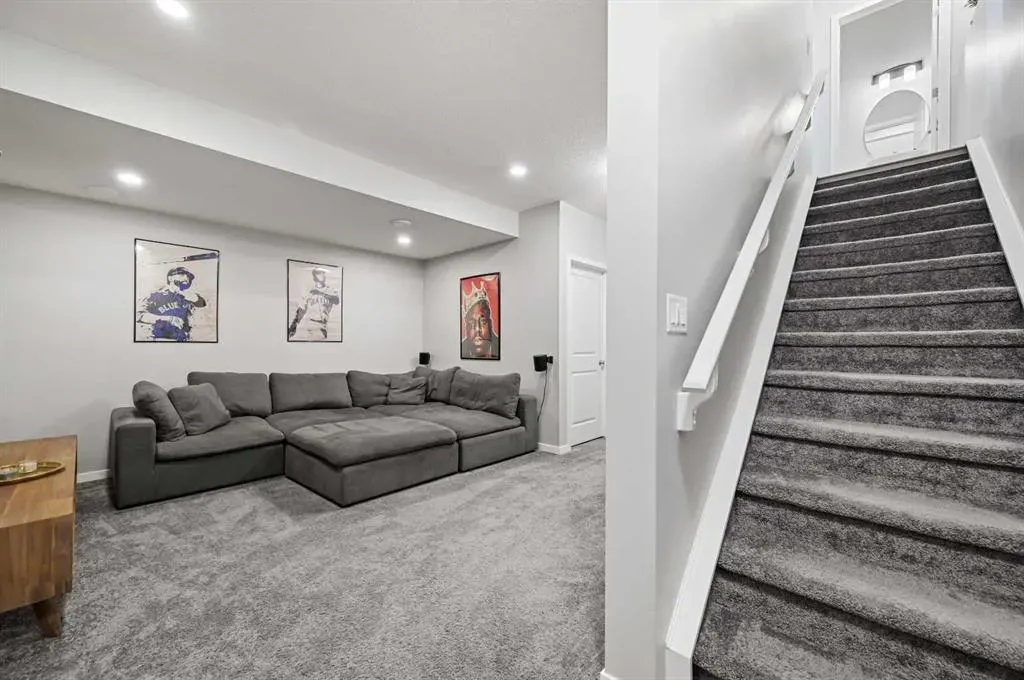 856 West Lakeview Drive