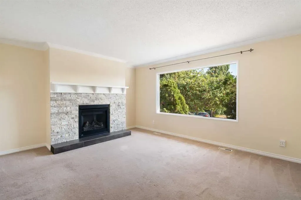 39 Bearberry Crescent NW