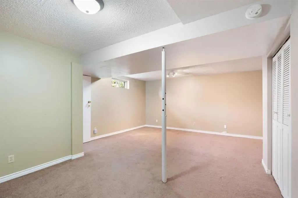 39 Bearberry Crescent NW