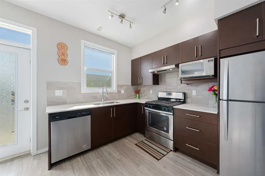 515 Redstone Walk NE, #202