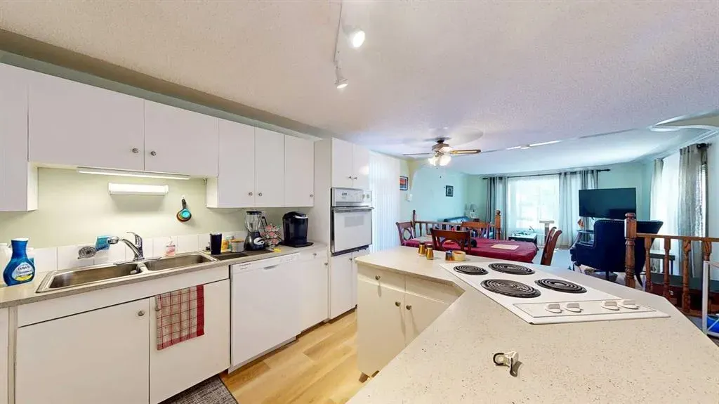 25 De Havilland Boulevard SW
