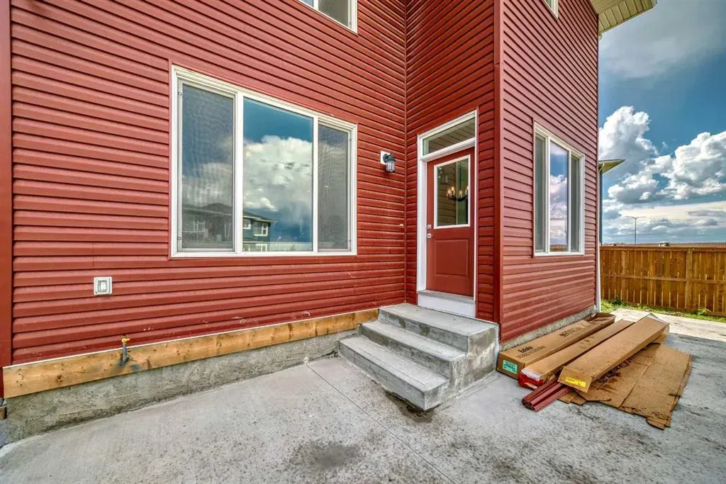 171 Red Sky Crescent NE