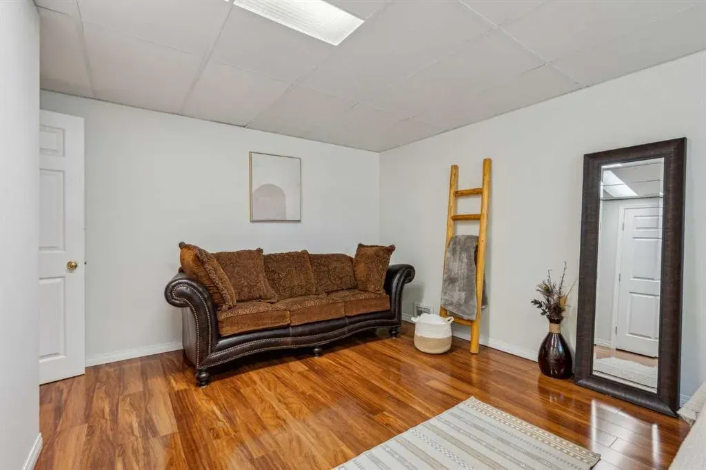 343 Canterbury Drive SW