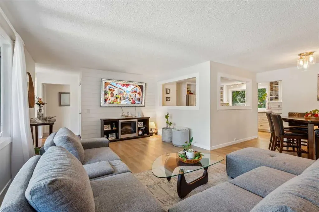 343 Canterbury Drive SW