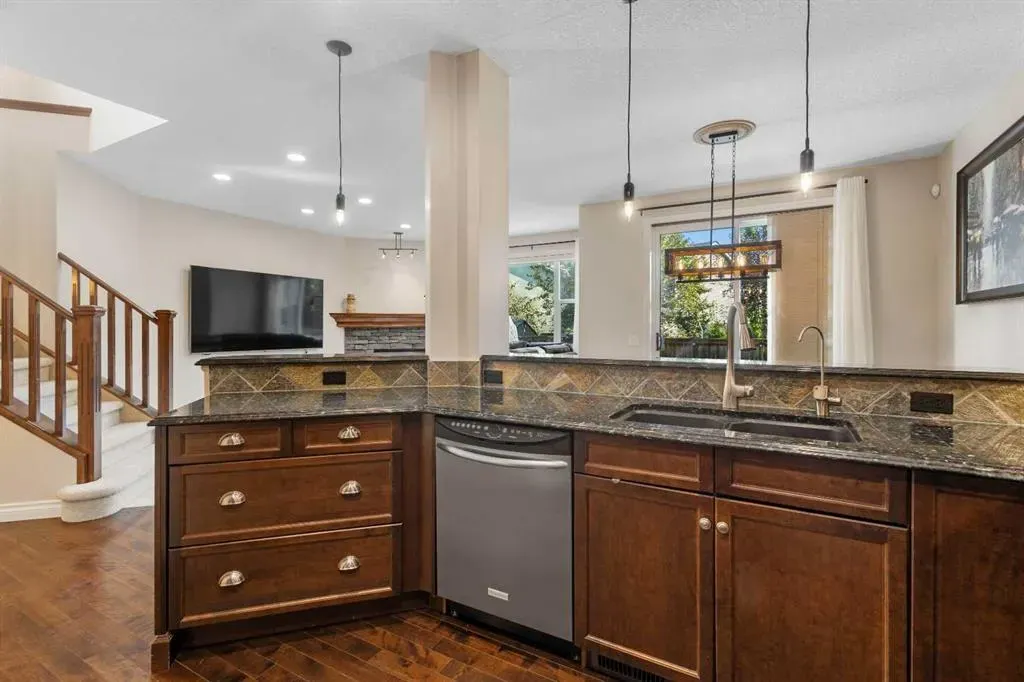 36 Aspen Hills Close SW