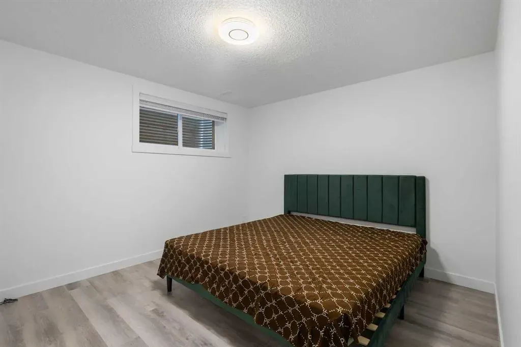 36 Aspen Hills Close SW