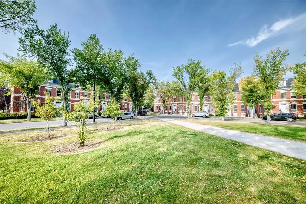 84 Inverness Square SE