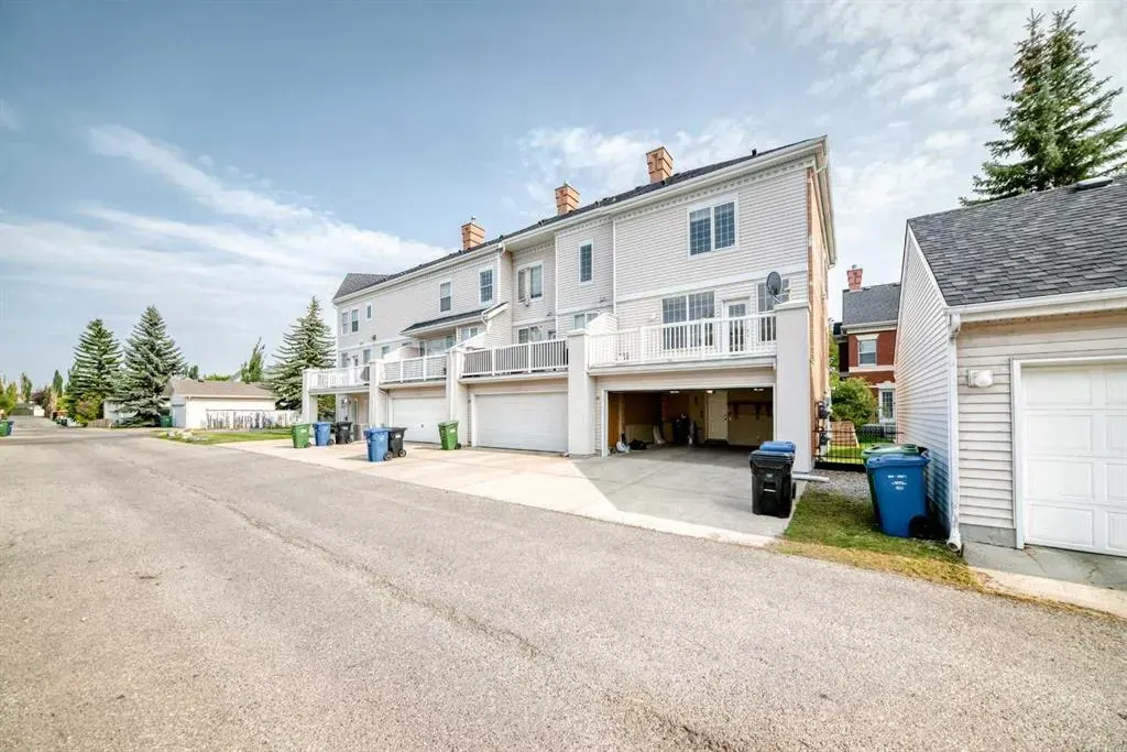 84 Inverness Square SE