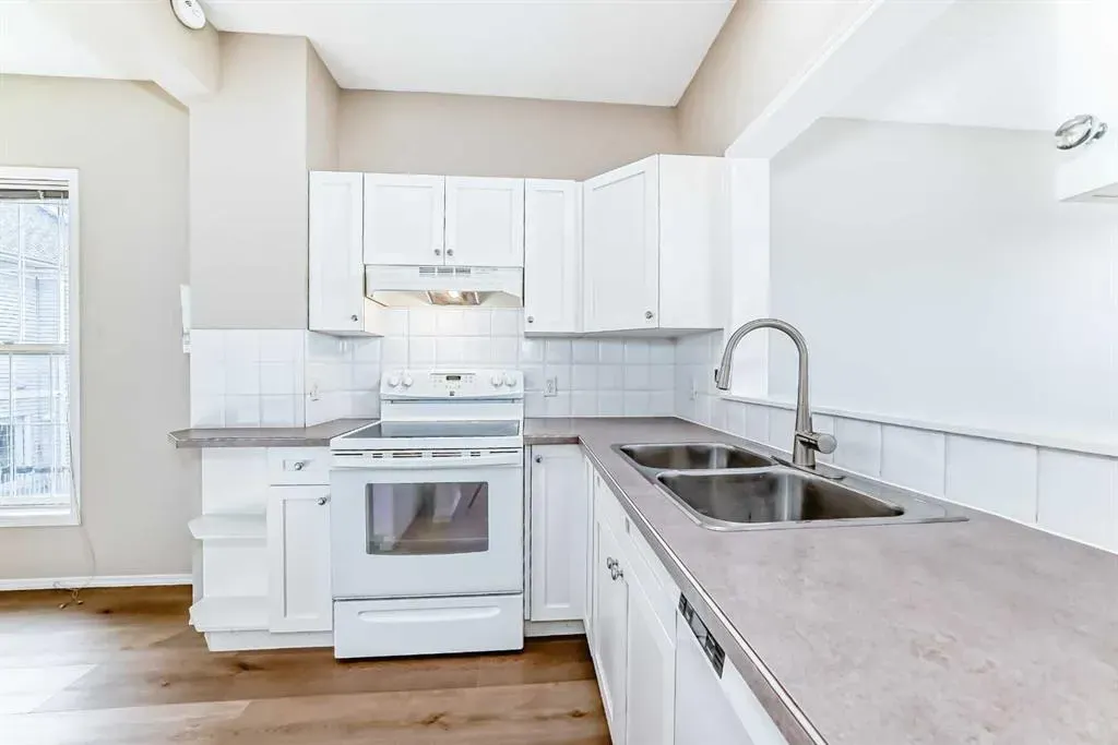84 Inverness Square SE