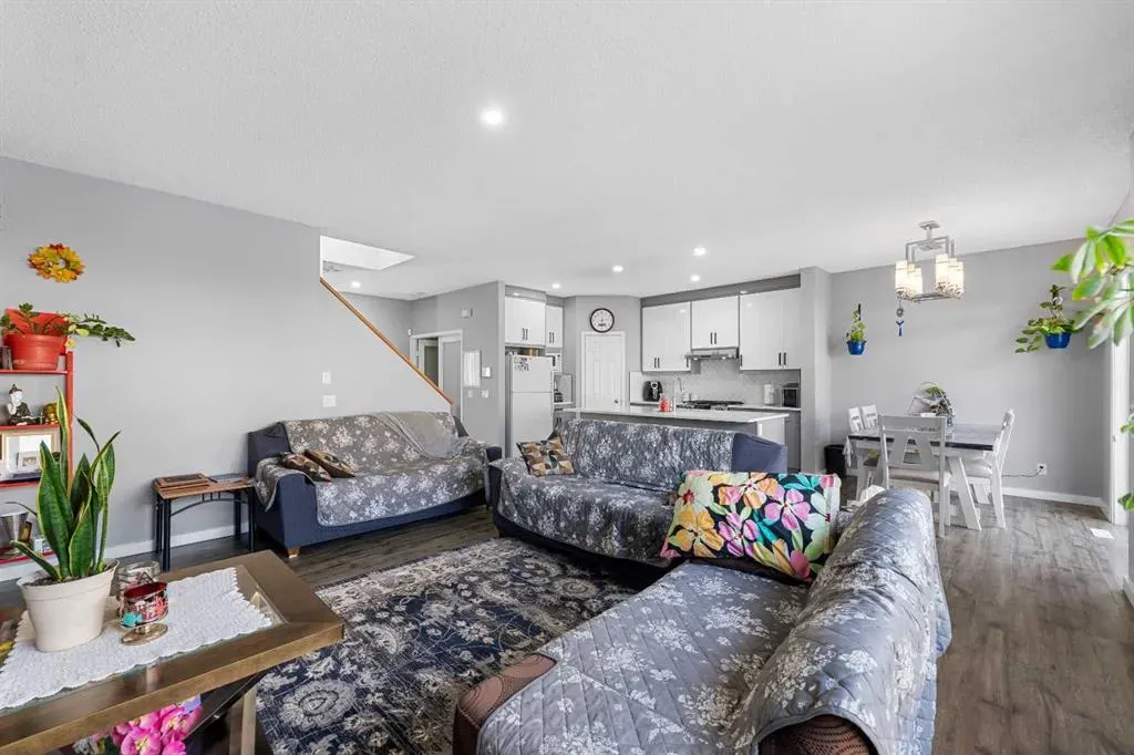 17 Saddlecrest Crescent NE