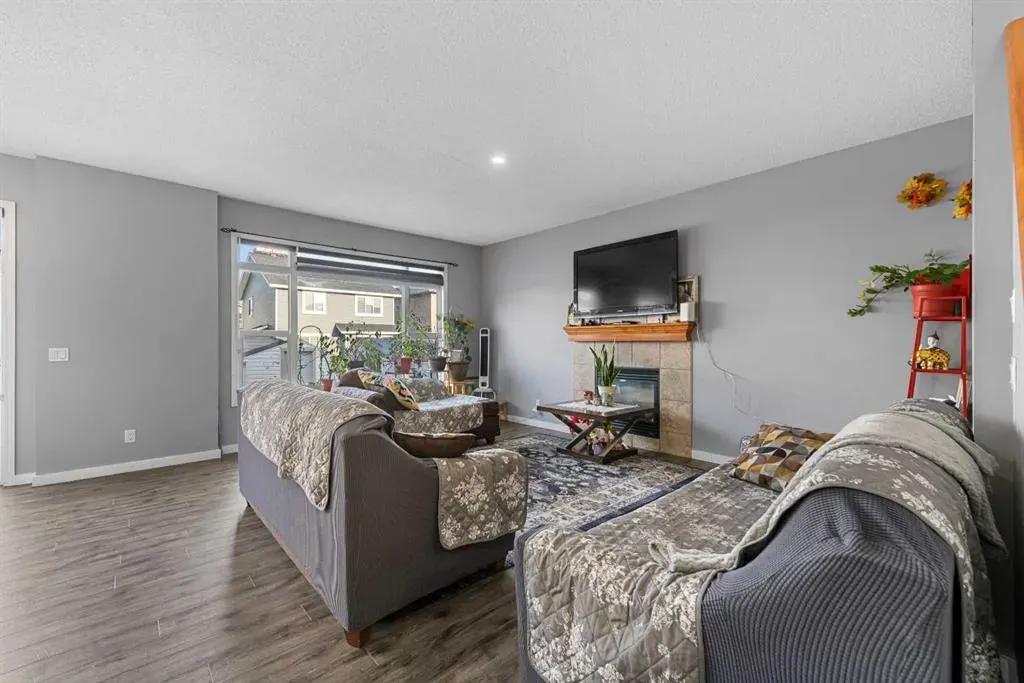 17 Saddlecrest Crescent NE