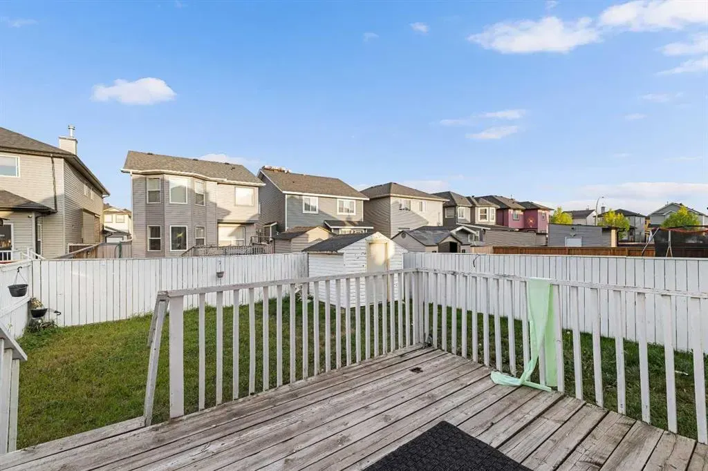 17 Saddlecrest Crescent NE