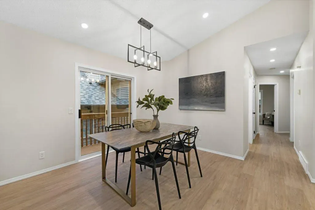 74 Anaheim Circle NE