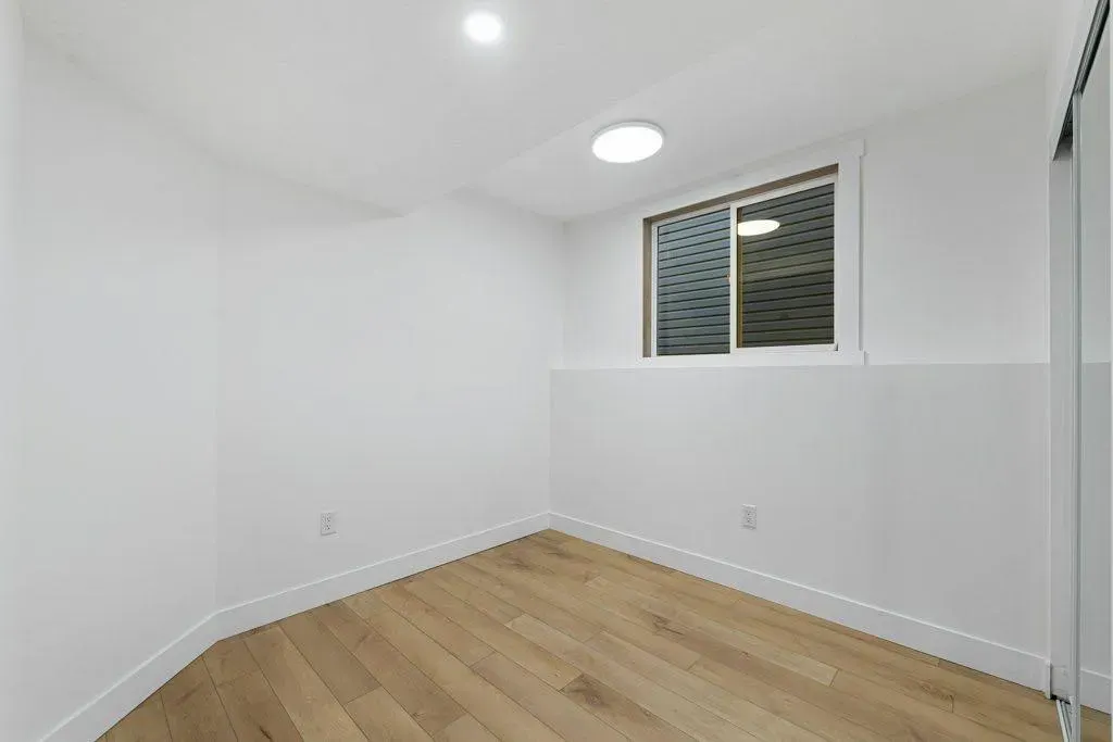 74 Anaheim Circle NE