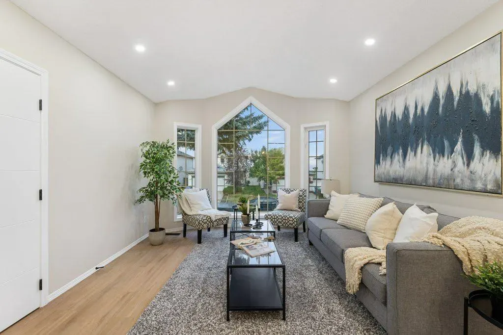 74 Anaheim Circle NE