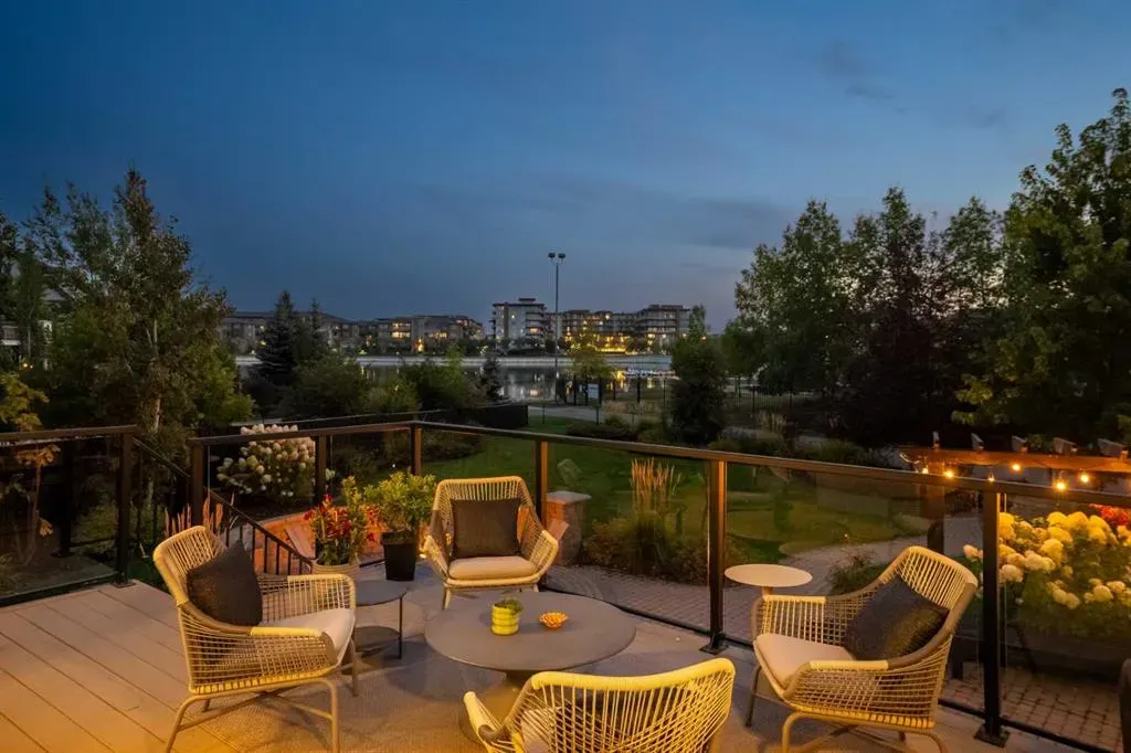 228 Mahogany Bay SE