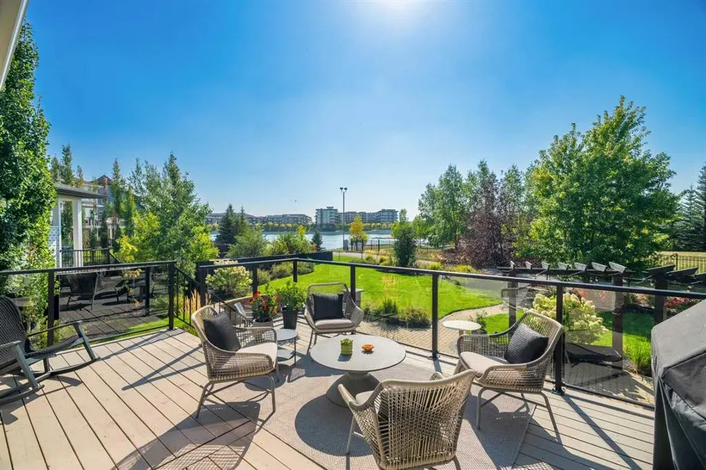 228 Mahogany Bay SE
