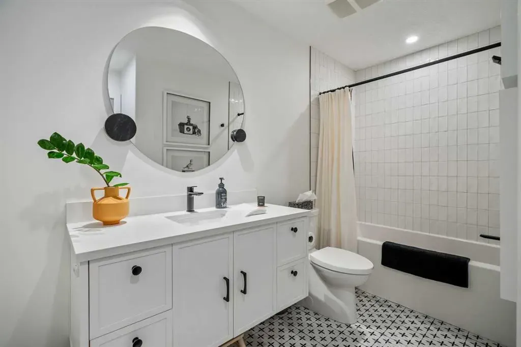 228 Mahogany Bay SE