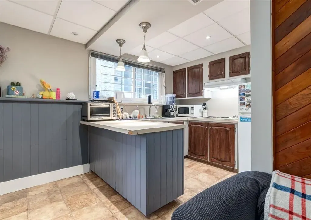 123 13 Avenue NE, #3