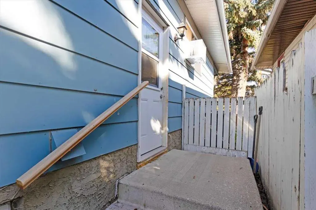 123 7 Avenue SW