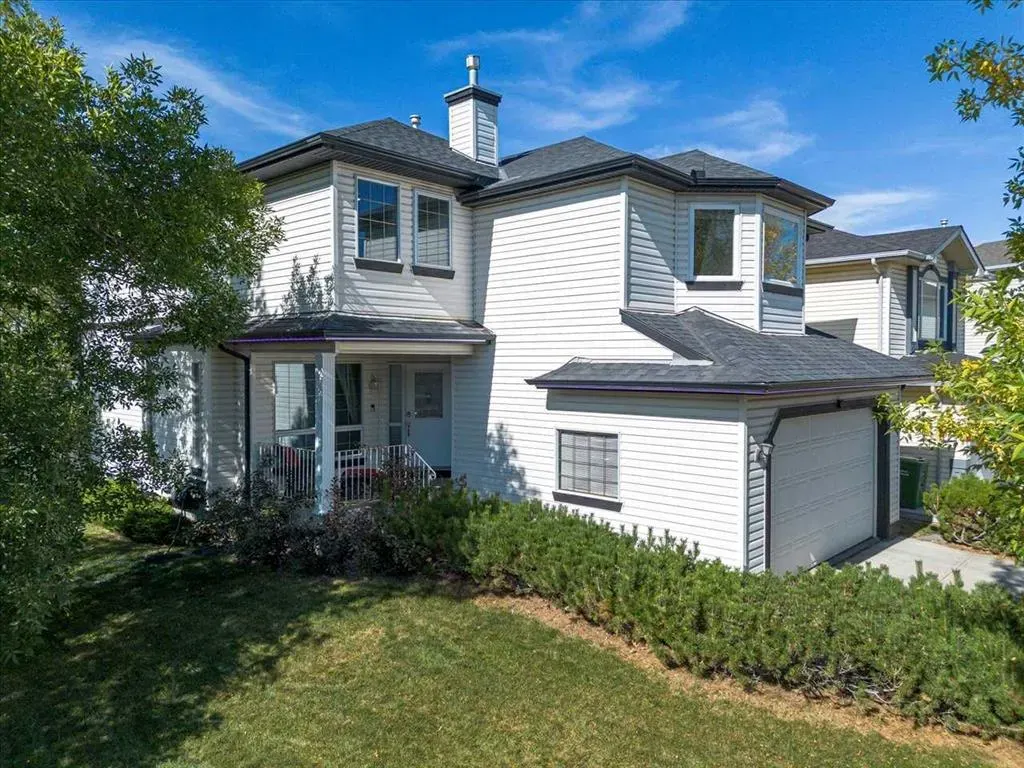 10 Douglas Glen Crescent SE