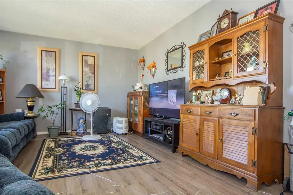 1251 Penedo Crescent SE
