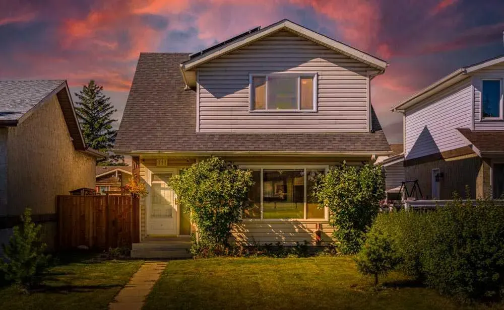 111 ABINGER Crescent NE