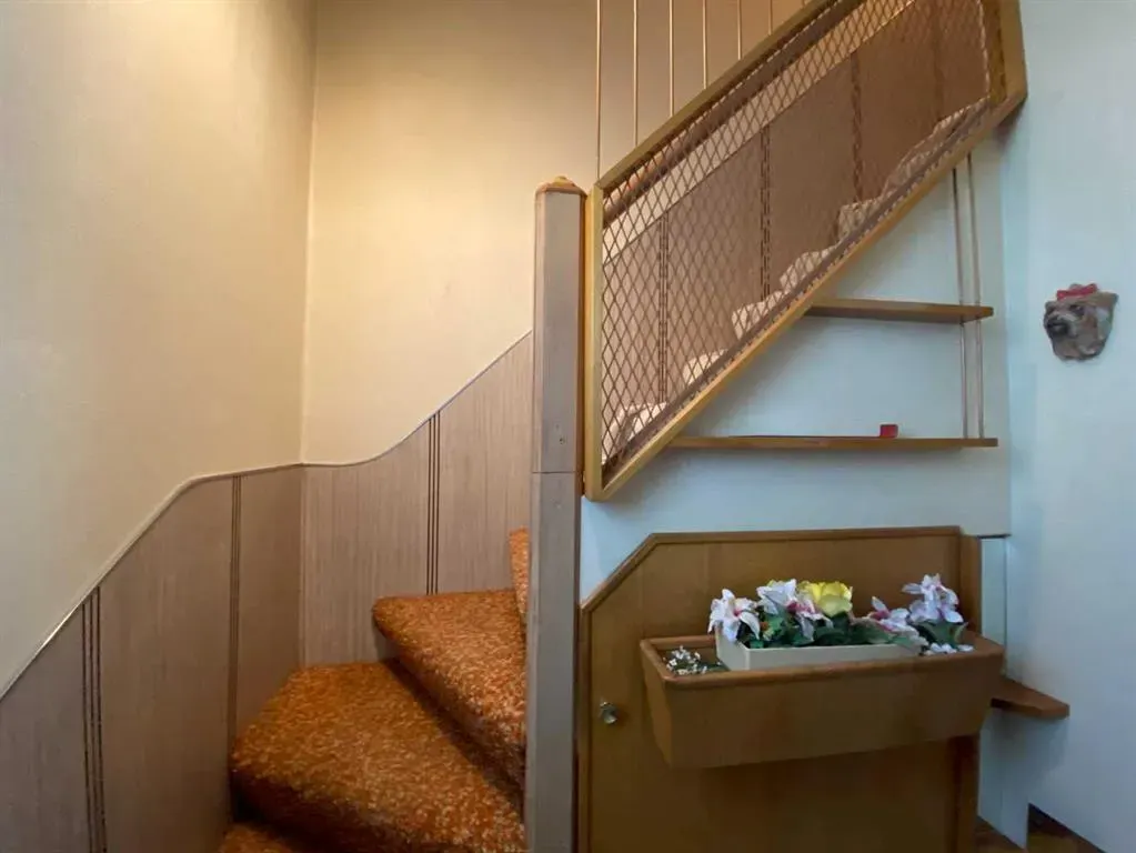 13014 18 Avenue