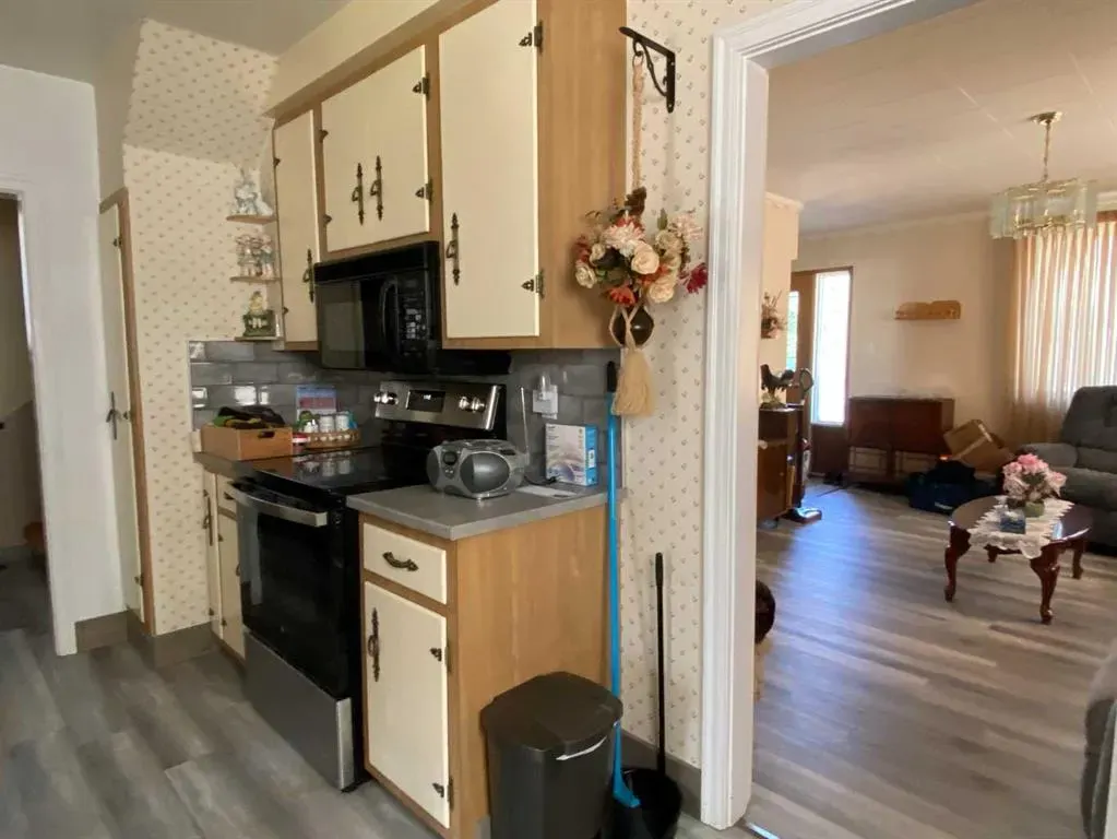 13014 18 Avenue