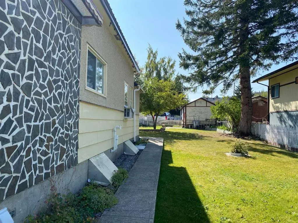 13014 18 Avenue
