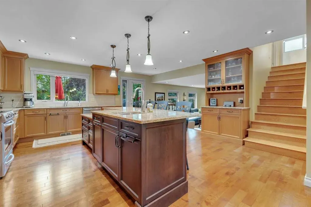 395 Silvergrove Drive NW