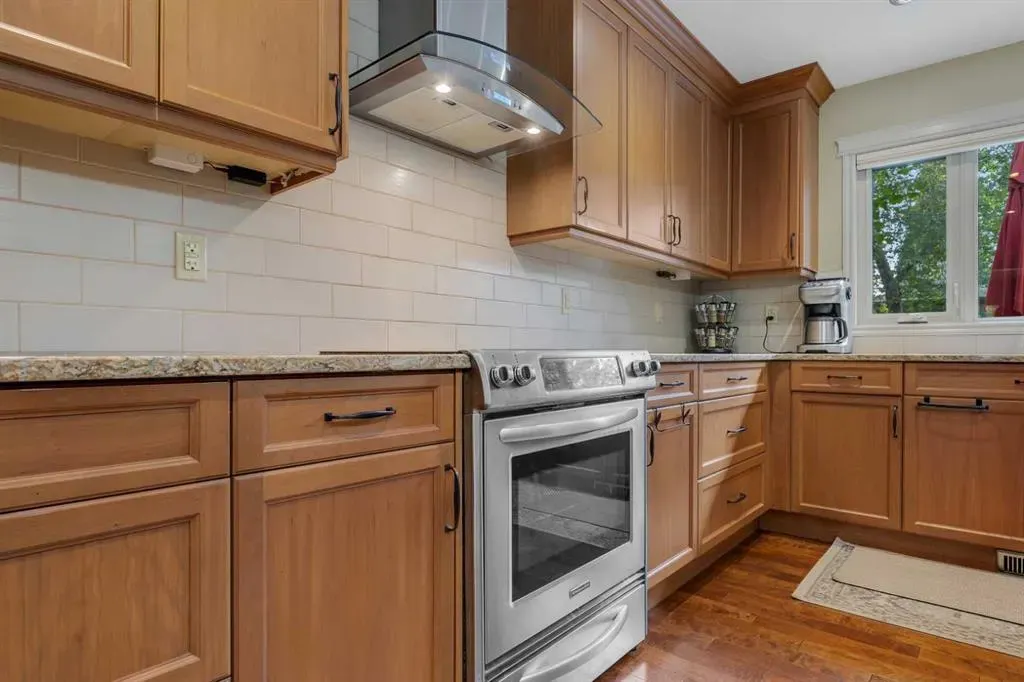 395 Silvergrove Drive NW