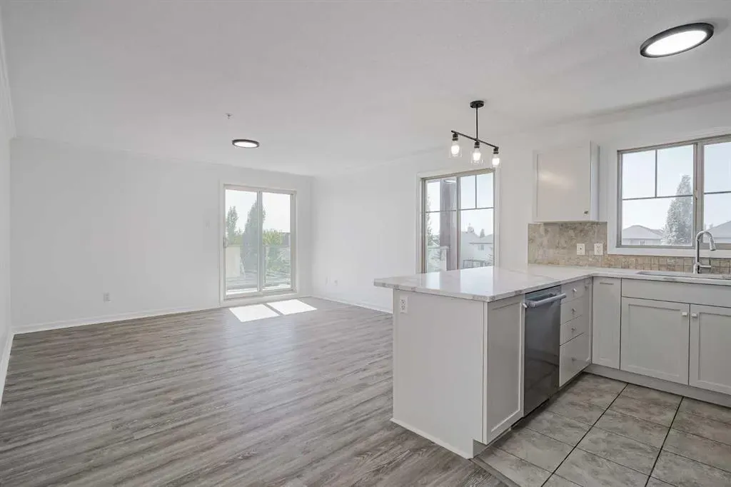92 Crystal Shores Road, #1304