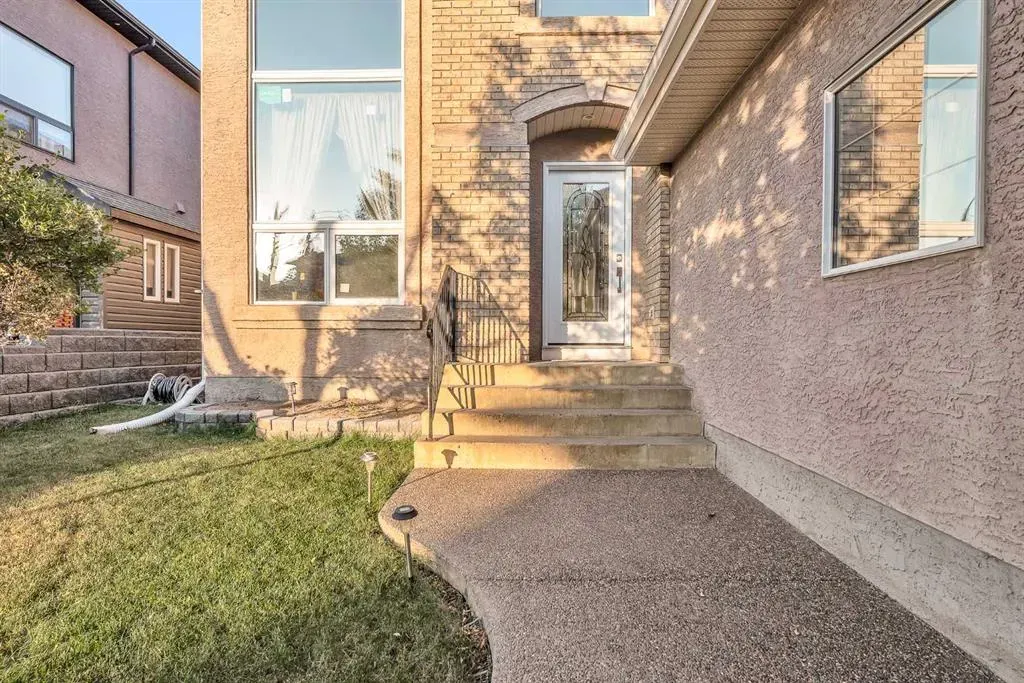 109 Royal Crest Terrace NW