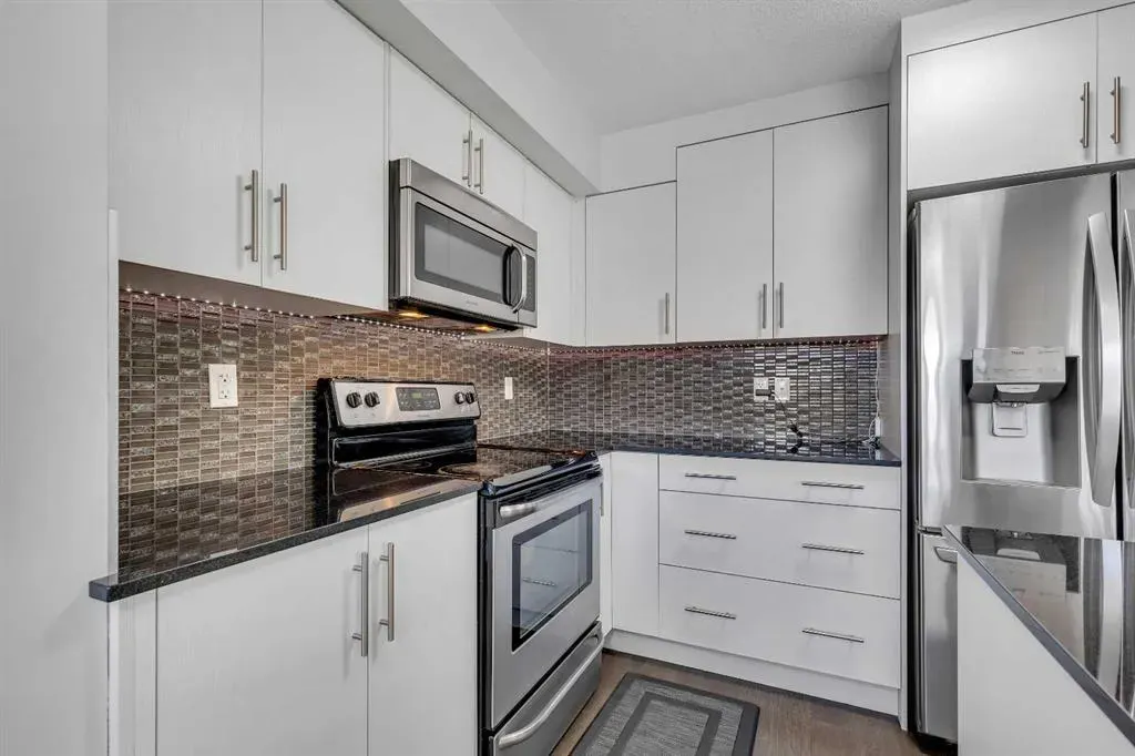 7 West Coach Manor SW