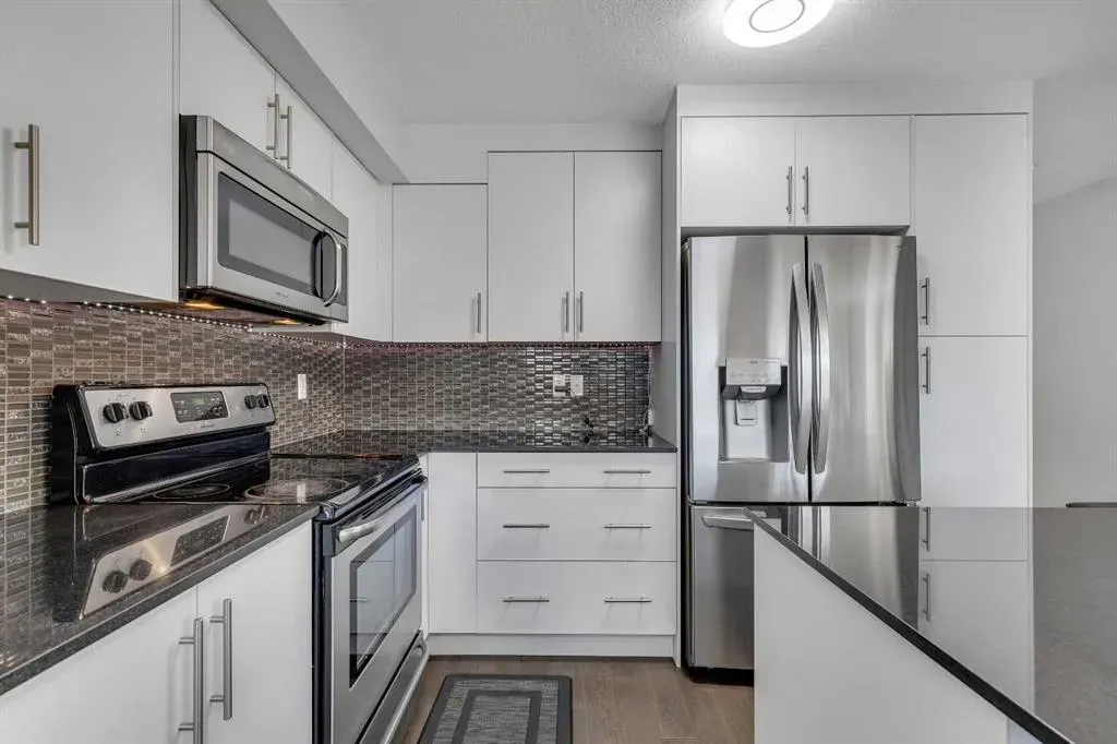 7 West Coach Manor SW