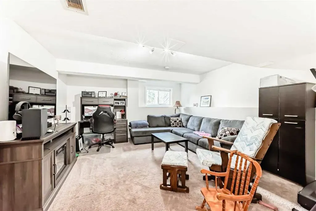 6216 Douglas Place