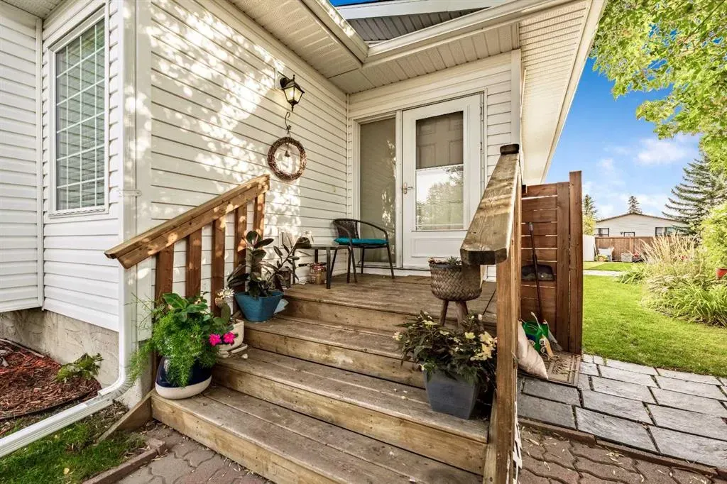 232 Whitlock Place NE