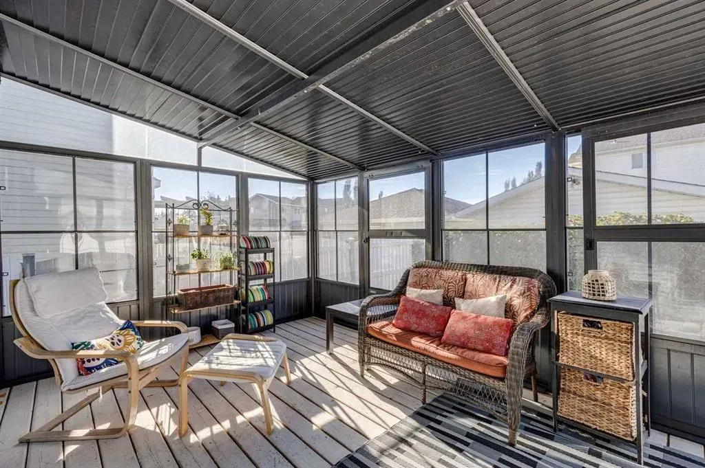 201 Citadel Forest Close NW